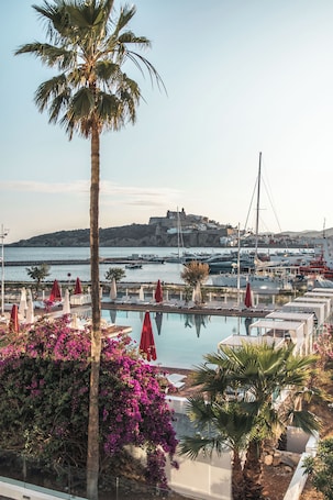 Seasonal outdoor pool, open 10:00 AM to 8:00 PM, pool umbrellas. Ibiza Corso Hotel