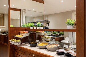 Desayuno buffet todos los días (con cargo) 