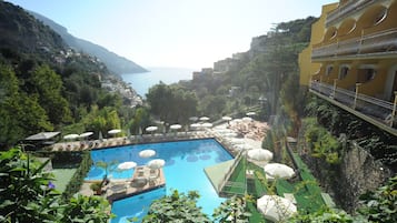 Seasonal outdoor pool, pool umbrellas