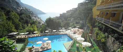 Seasonal outdoor pool, pool umbrellas