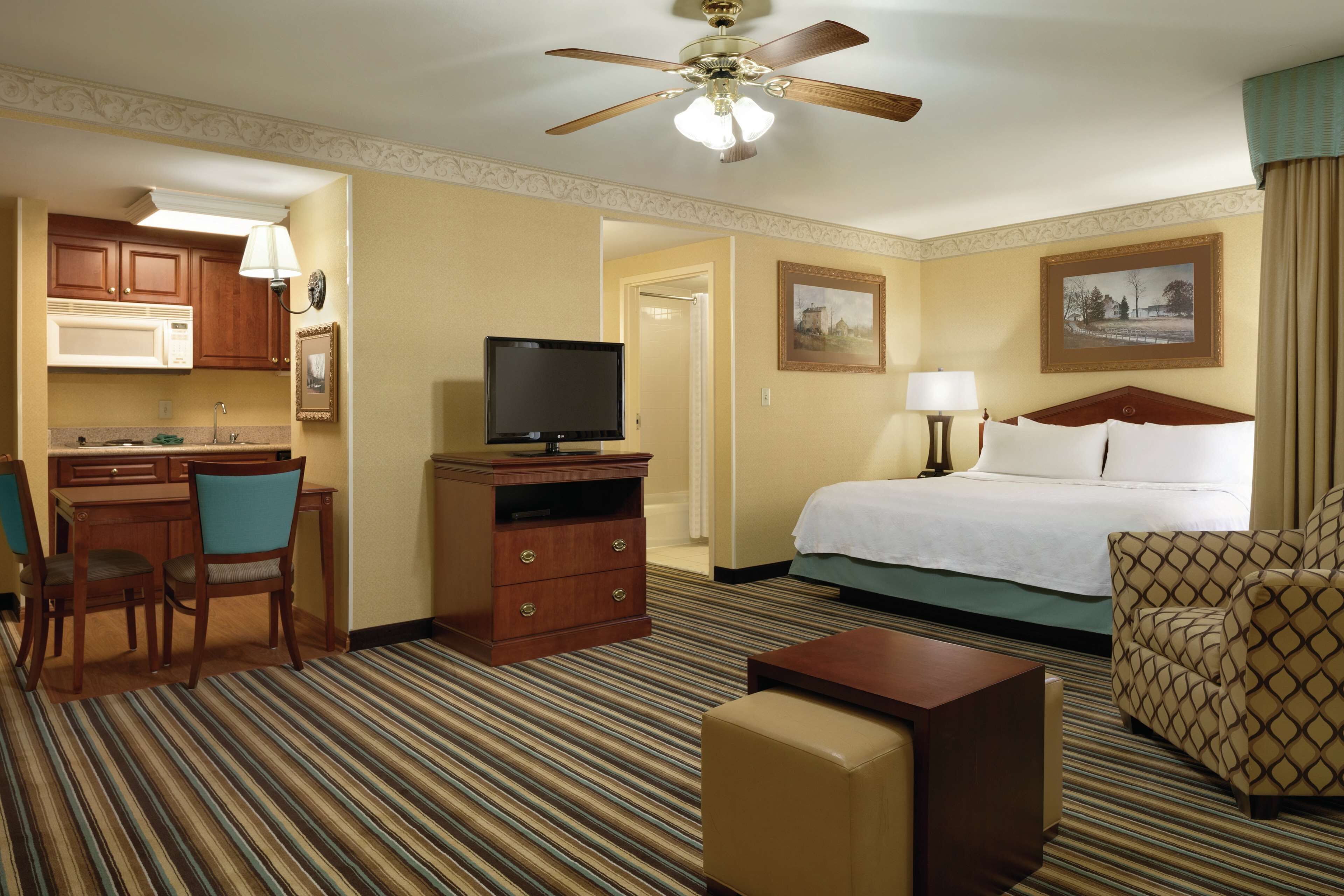 Caja fuerte, escritorio, espacio para trabajar con un portátil