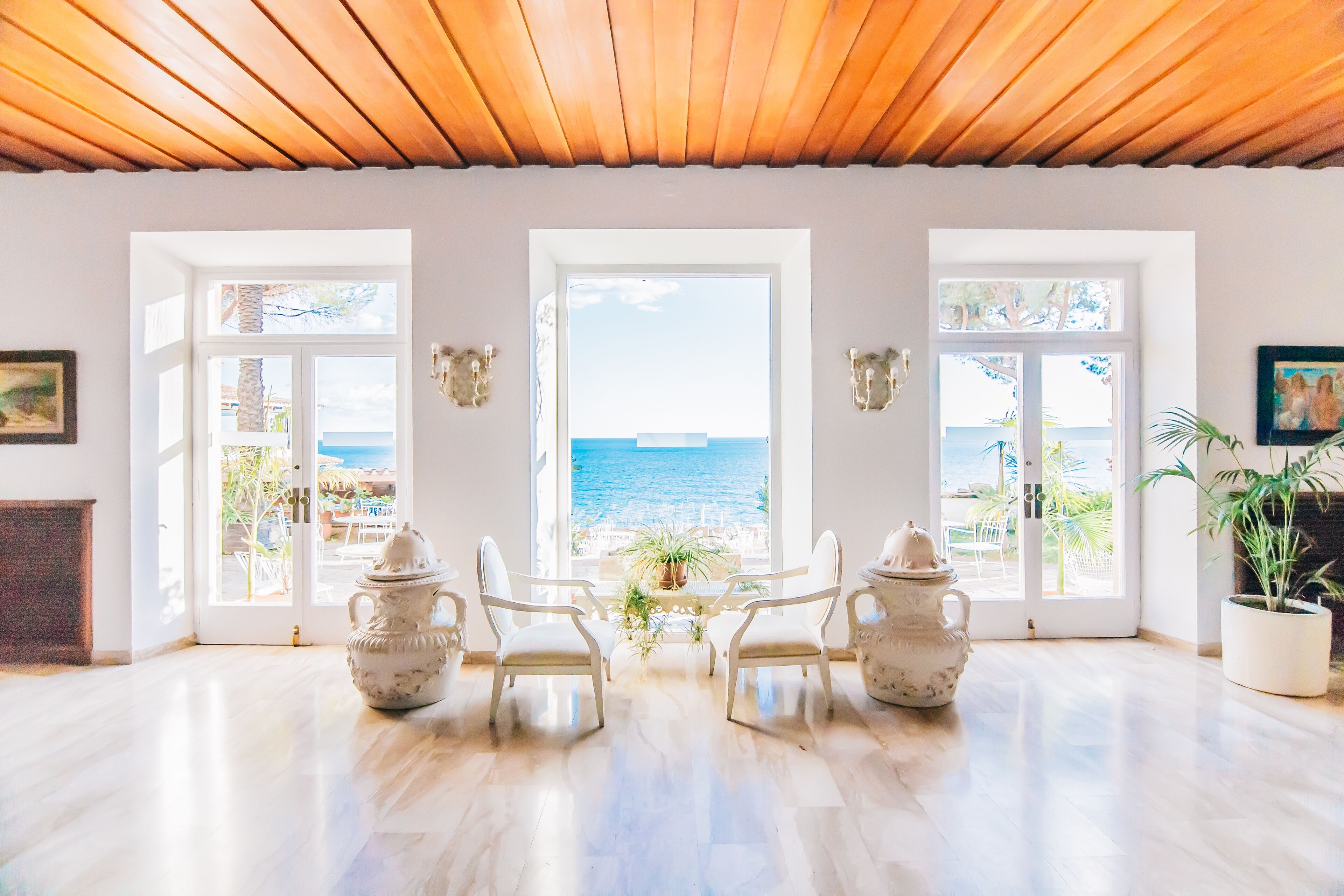 Televisión de pantalla plana de 32 pulgadas con canales por satélite