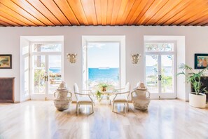 32-inch flat-screen TV with satellite channels, TV - Hotel Roger de Flor Seleqtta (Lloret de Mar)