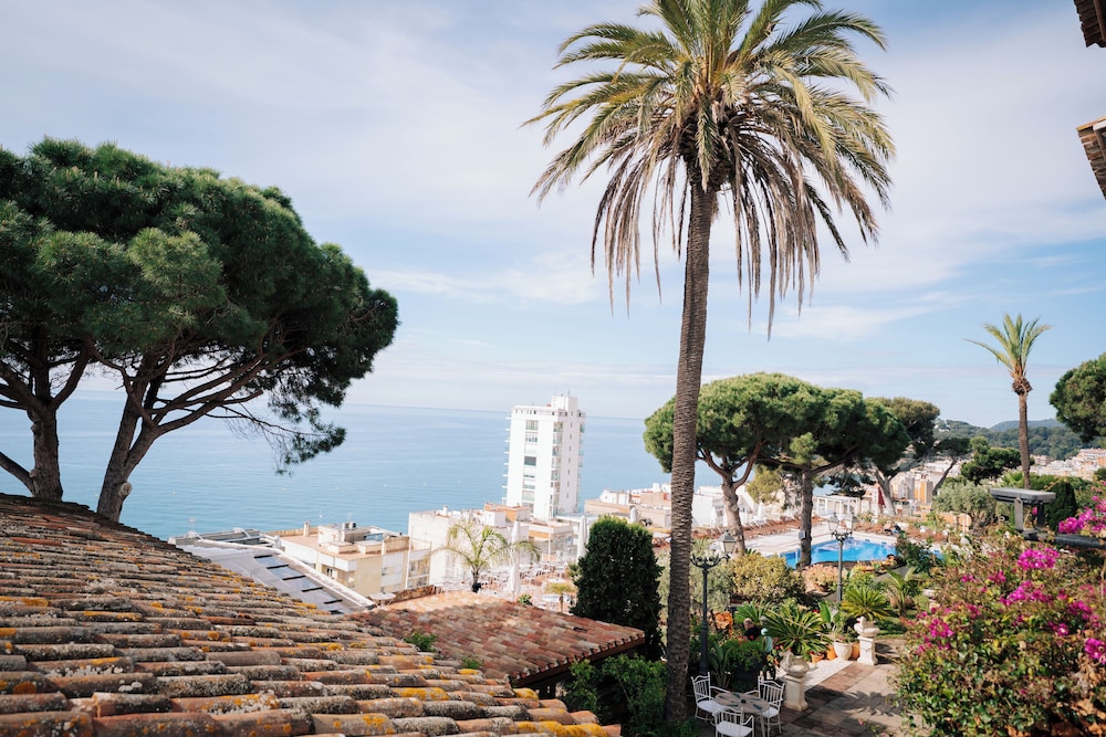 Hotel Roger de Flor by Seleqtta by null