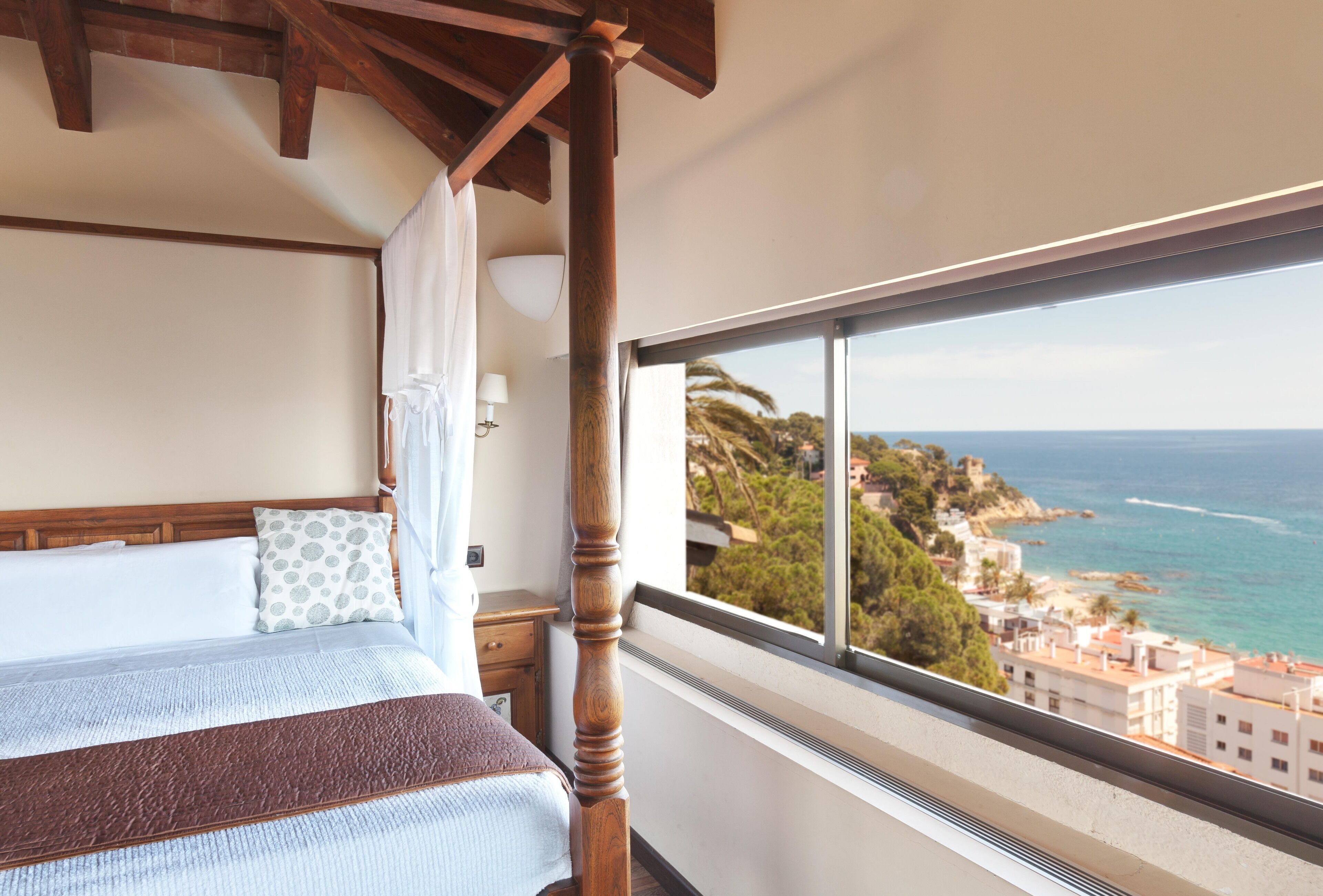 書桌、遮光布/窗簾、熨斗/熨衣板、免費無線上網