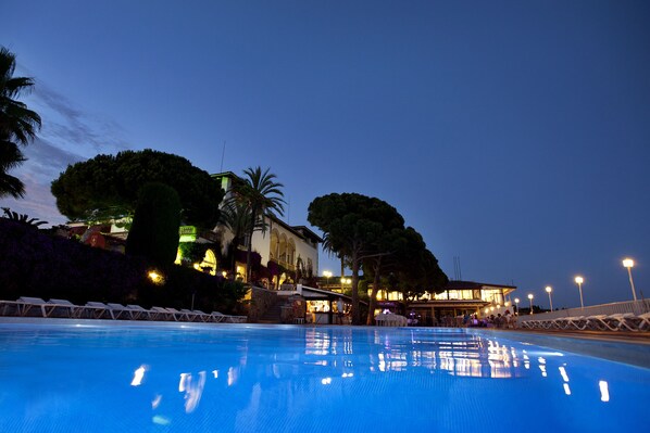 Outdoor pool, pool umbrellas, pool loungers
