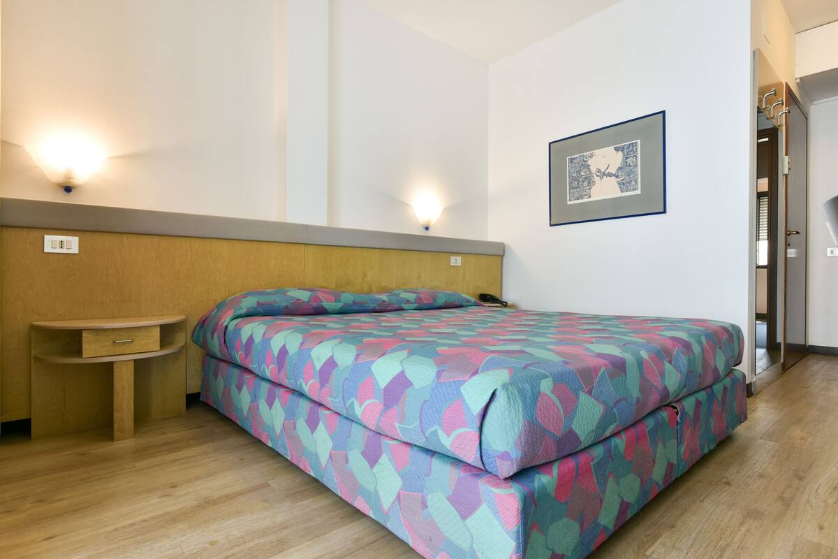 Double Room | Desk, iron/ironing board, free WiFi