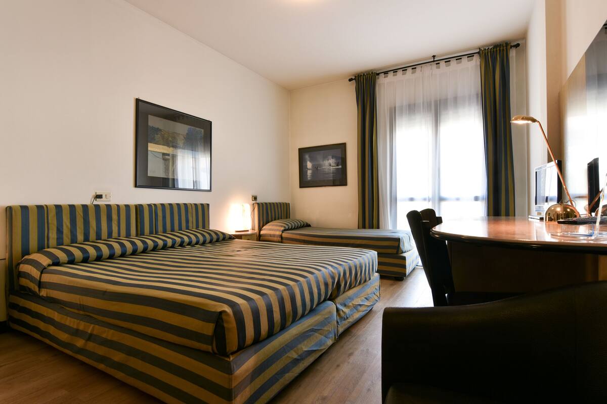 Triple Room | Desk, iron/ironing board, free WiFi
