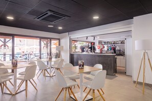 Poolside bar