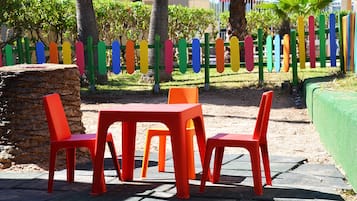 Children’s play area – outdoor