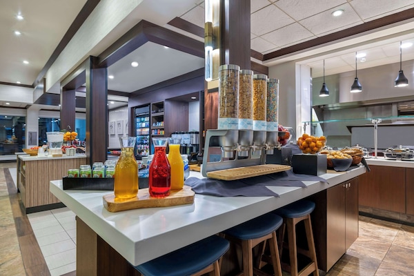 Daily cooked-to-order breakfast (USD 11.95 per person)