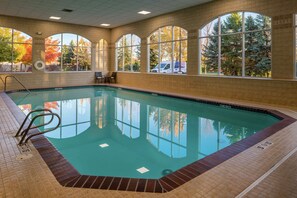 Una piscina cubierta