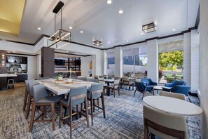 Breakfast and dinner served, American cuisine - Hilton Garden Inn Boise Spectrum (Boise)