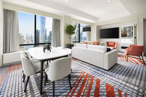 M Social Suite | 1 bedroom, premium bedding, pillow-top beds, in-room safe
