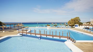 2 piscinas al aire libre, sombrillas, sillones reclinables de piscina