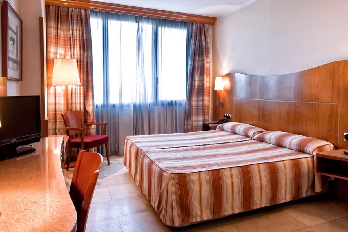 In-room safe, desk, rollaway beds, free WiFi