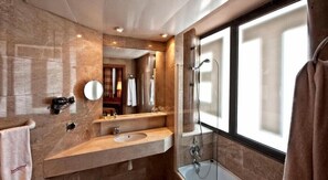Ensemble douche/baignoire, sĂšche-cheveux