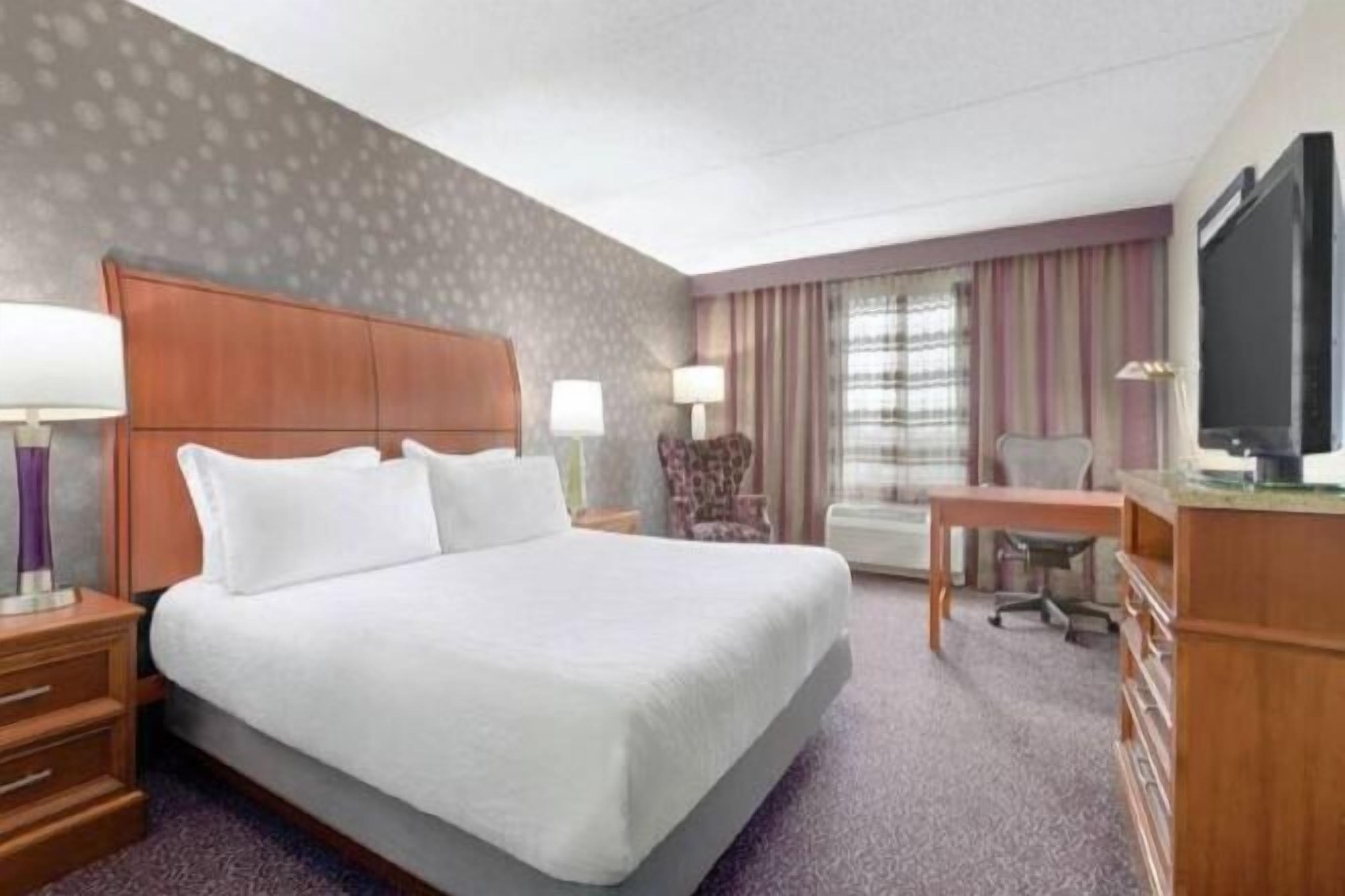 Zimmersafe, Schreibtisch, Bügeleisen/Bügelbrett, kostenlose Babybetten