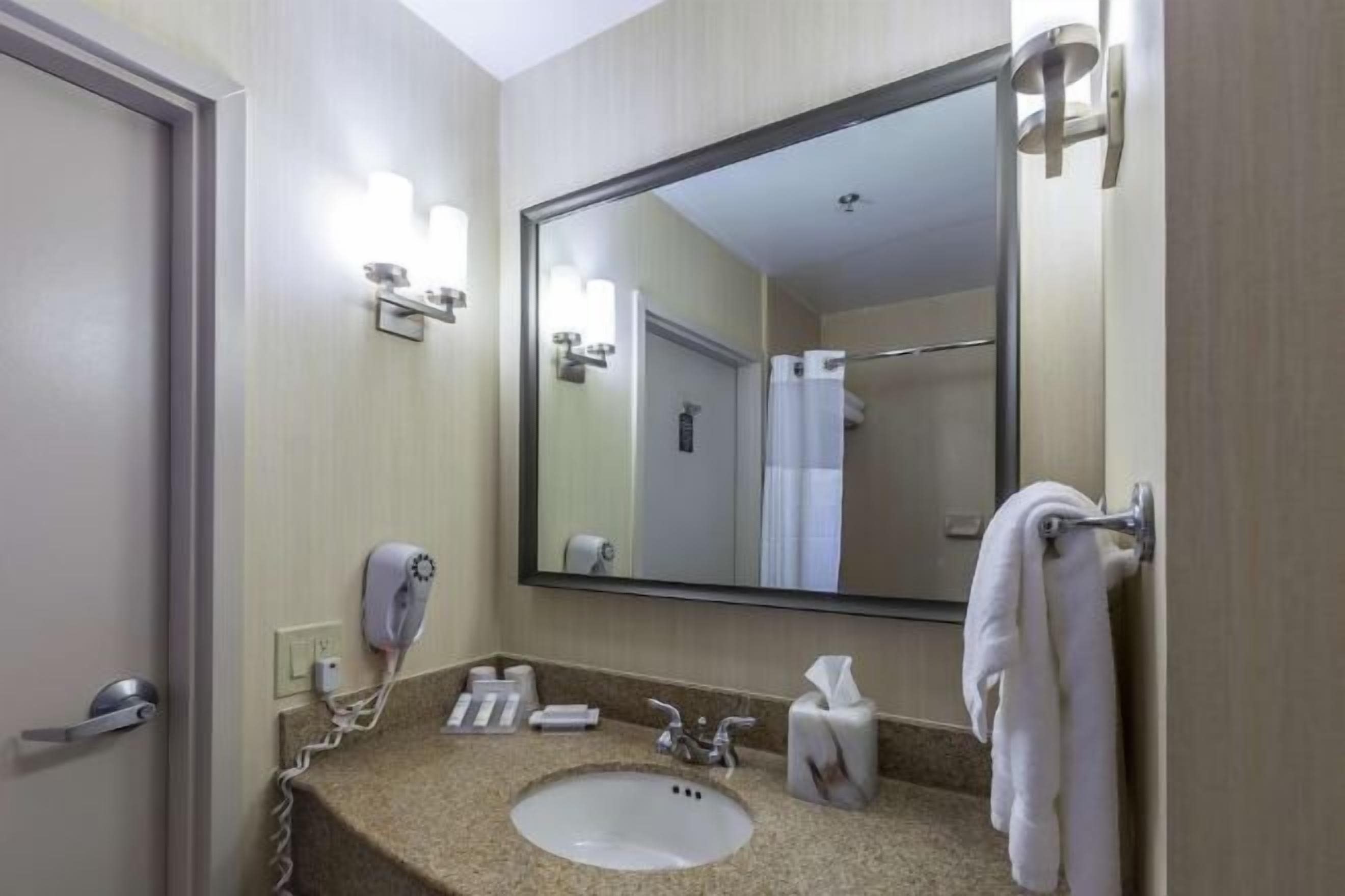 浴室 | 淋浴/浴缸二合一、吹風機、浴袍、毛巾