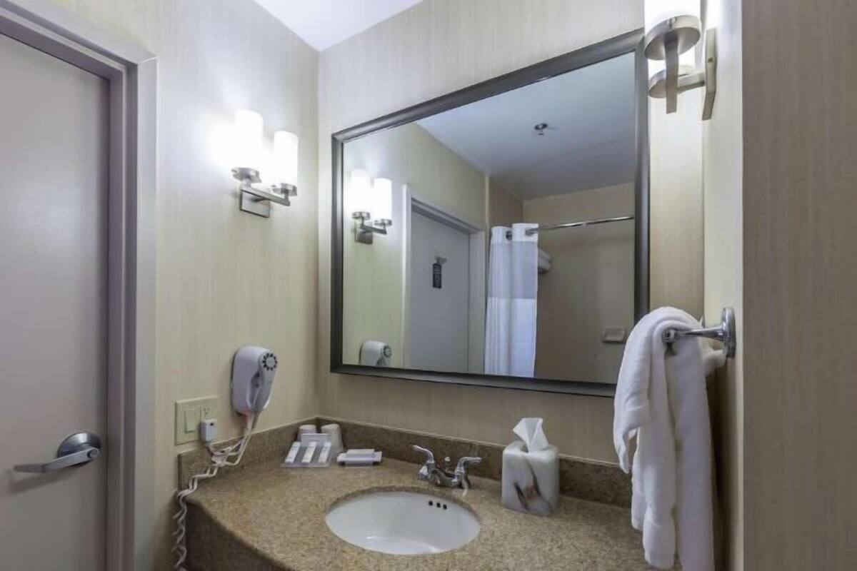 浴室 | 淋浴/浴缸二合一、吹風機、浴袍、毛巾