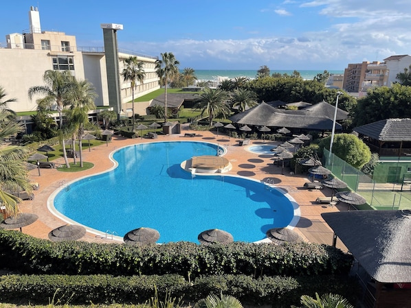 In-room safe, individually furnished, desk, blackout curtains - Hotel AGH Canet (Canet de Berenguer)