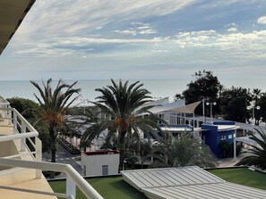 In-room safe, individually furnished, desk, blackout curtains - Hotel AGH Canet (Canet de Berenguer)