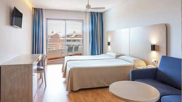 Doble vista jardín 1 adulto + 1 niño | Zimmersafe, individuell eingerichtet, Schreibtisch