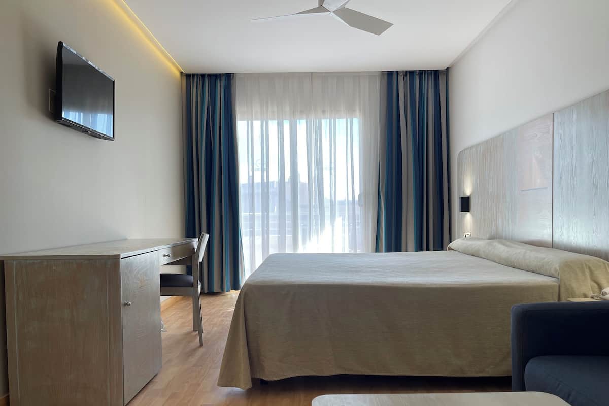 Coffres-forts dans les chambres, ameublement personnalisé, bureau