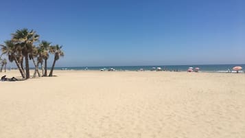 Aan het strand, wit zand