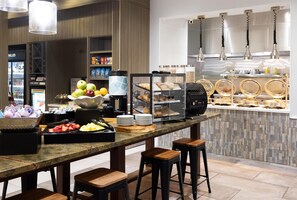 Déjeuner préparé sur commande servi tous les jours en supplément