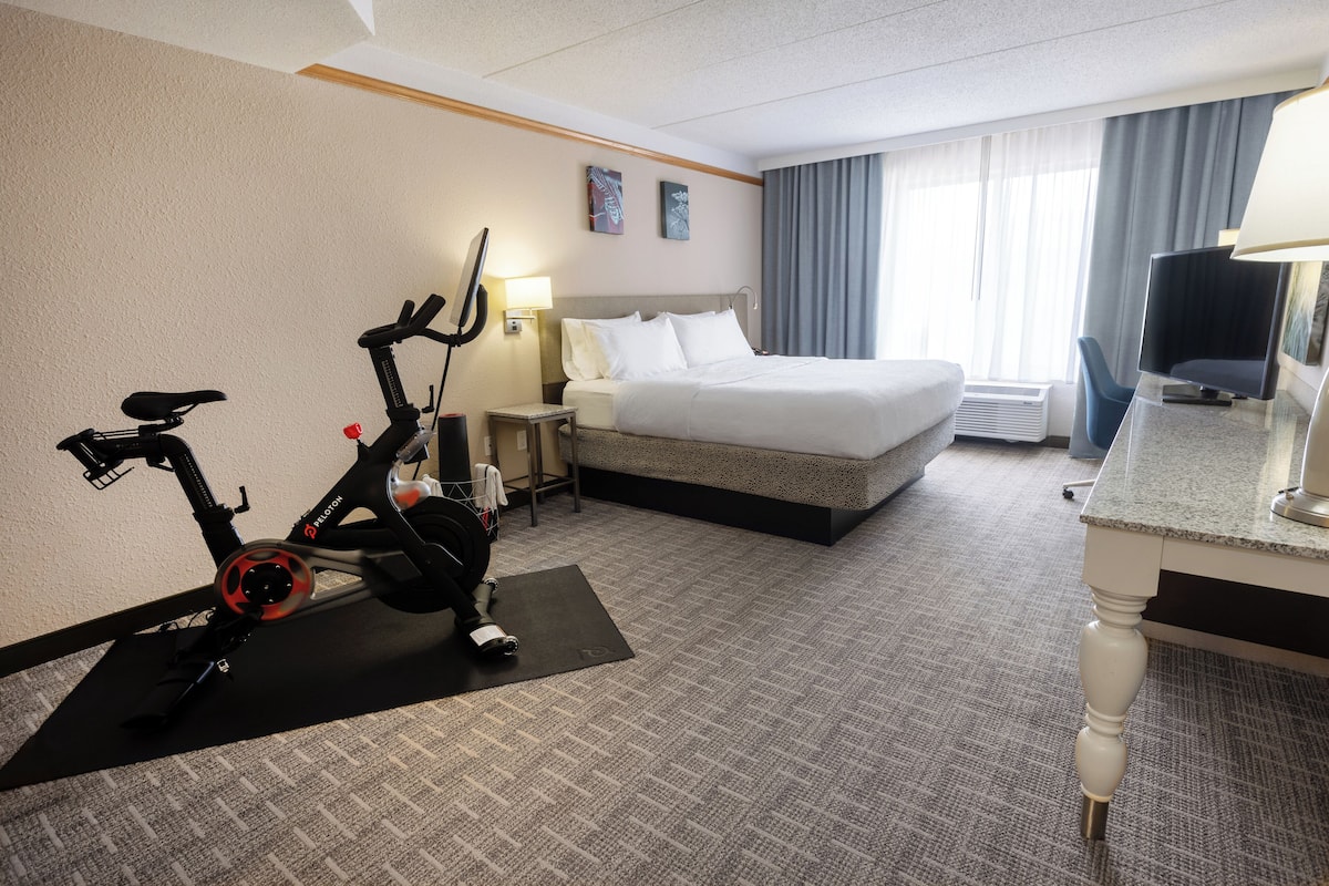 Room, 1 King Bed (Peloton Bike) | Desk, blackout drapes, iron/ironing board, cribs/infant beds