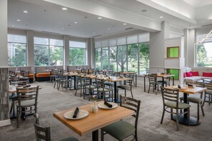 S'hi serveixen esmorzars i sopars 