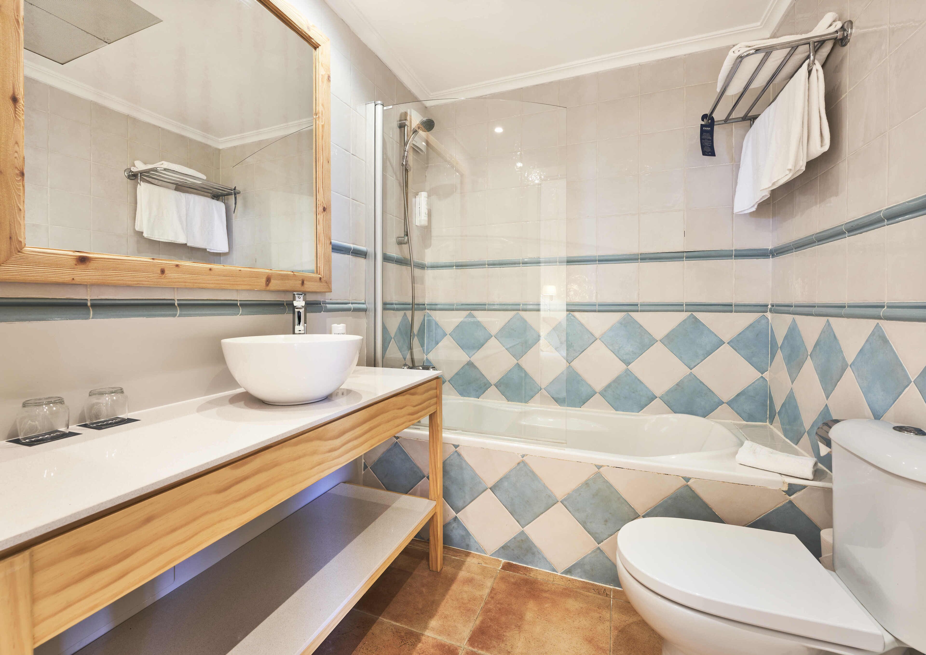 apartment, 2 bedrooms, balcony | bathroom | free toiletries, hair dryer, towels