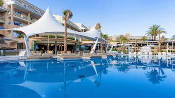 4 outdoor pools, pool umbrellas