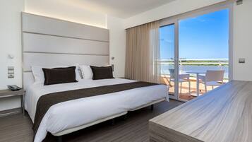 Familien-Suite, Balkon (Superior) | 1 Schlafzimmer, Schreibtisch, laptopgeeigneter Arbeitsplatz