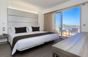 Family Suite, Balcony (Superior) | Desk, laptop workspace, iron/ironing board, free WiFi