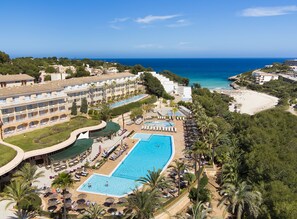 4 outdoor pools, pool umbrellas
