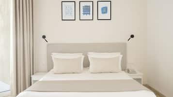 Hypo-allergenic bedding, minibar, in-room safe, individually decorated