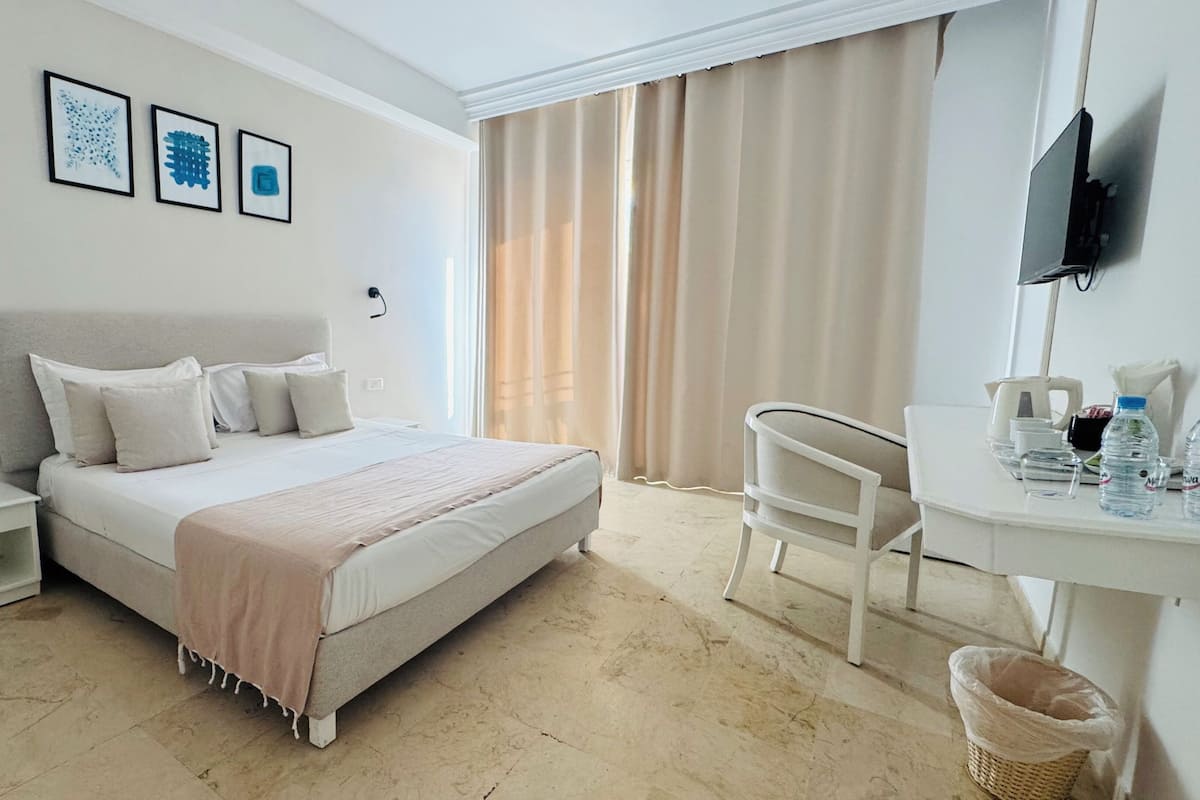 Basic Double or Twin Room | Hypo-allergenic bedding, minibar, in-room safe, individually decorated