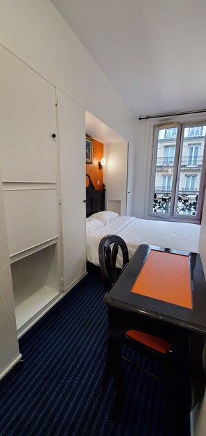 Single Room | Desk, free WiFi, bed sheets