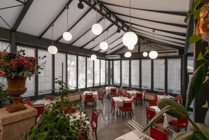 Se sirven desayunos, almuerzos, cenas y cocina internacional