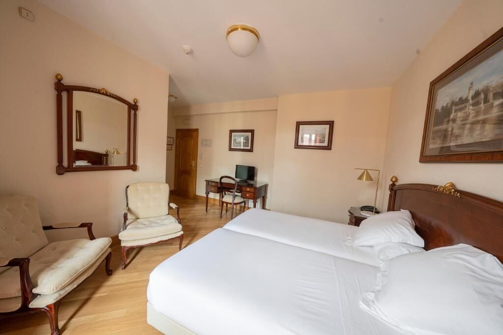 In-room safe, desk, laptop workspace, free WiFi