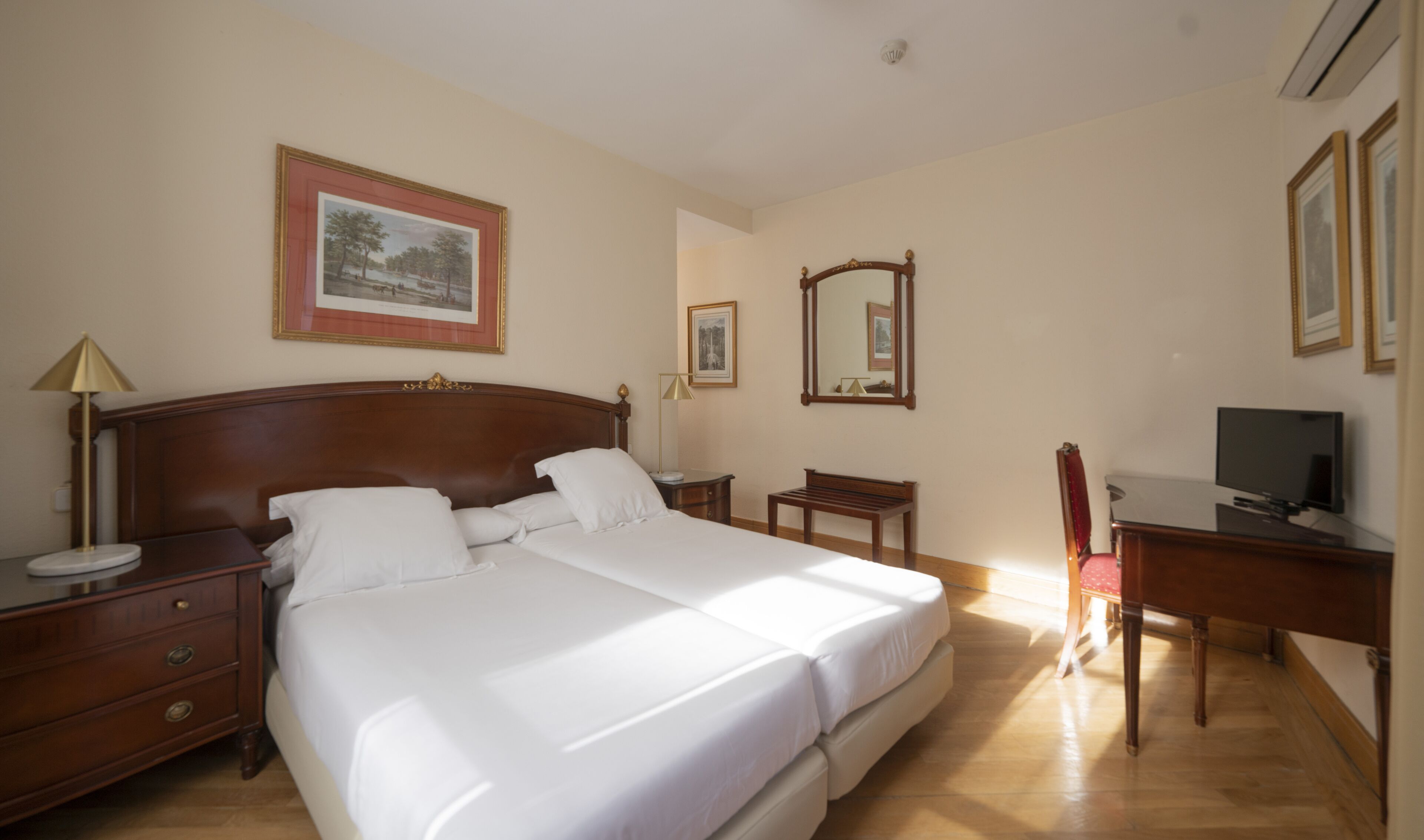 Photo - Miranda & Suizo