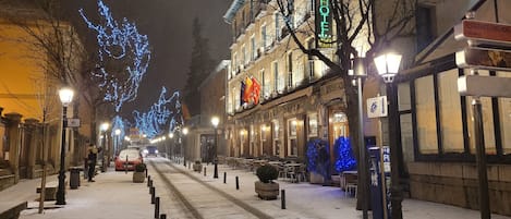 Façade de l’hébergement  – soirée/nuit