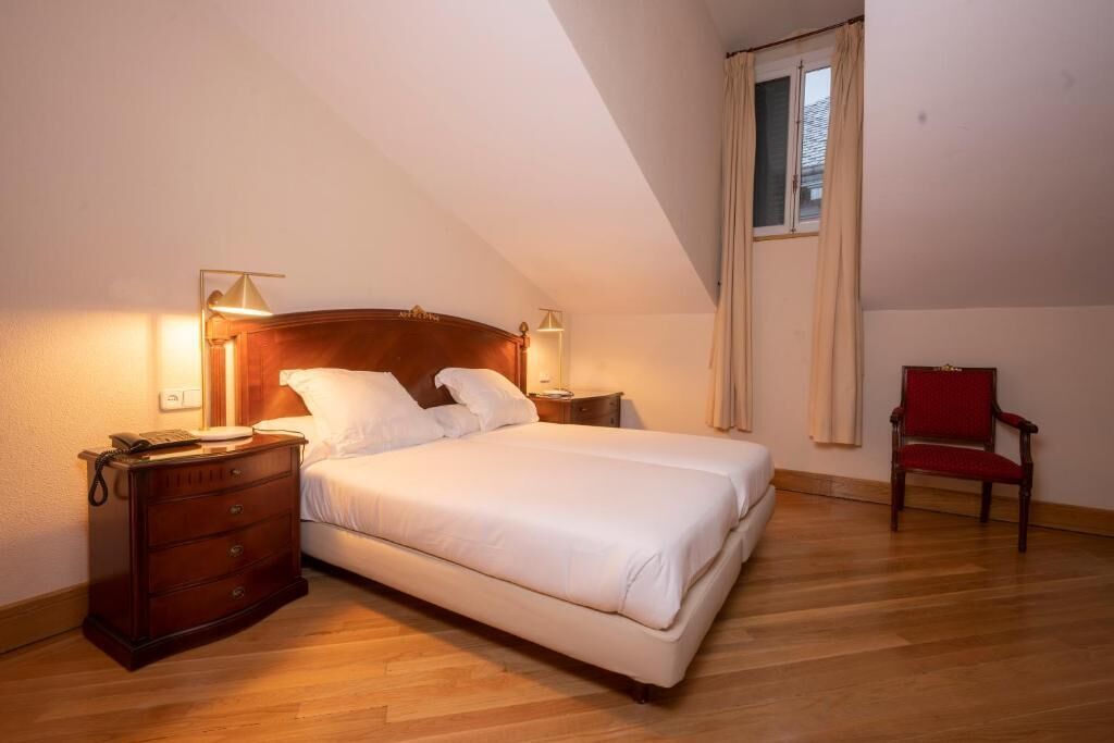 In-room safe, desk, laptop workspace, free WiFi