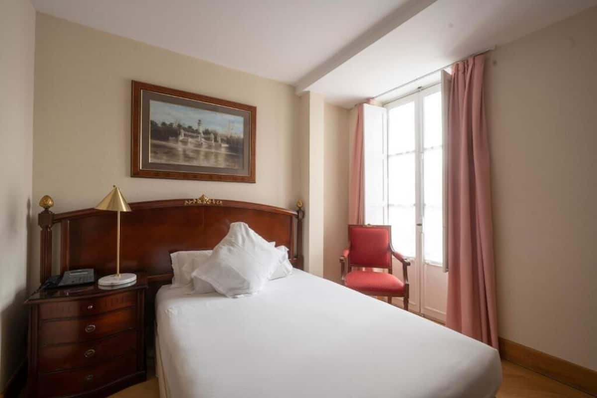 Standard Single Room | In-room safe, desk, laptop workspace, free WiFi