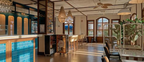 Aperto a colazione, a pranzo e a cena