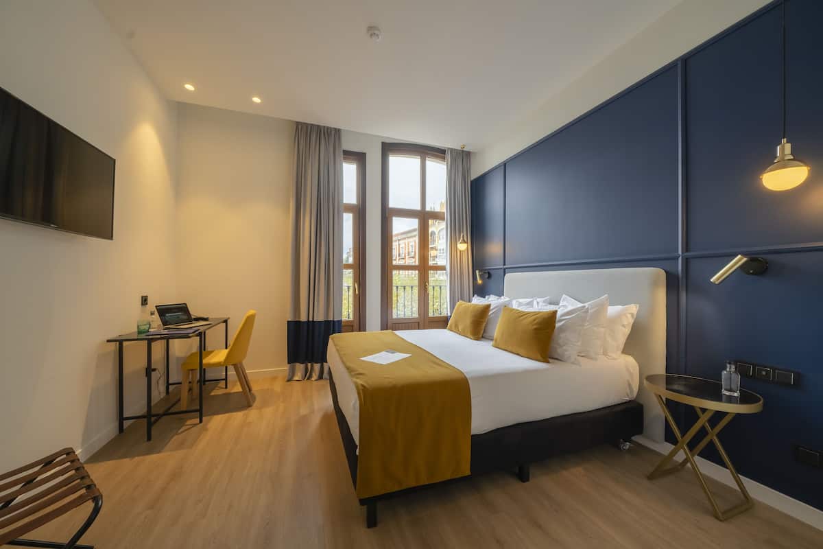 1 bedroom, down duvets, minibar, in-room safe