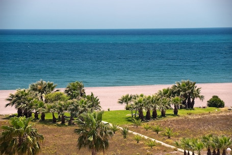 En la playa. Elba Motril Beach & Business Resort