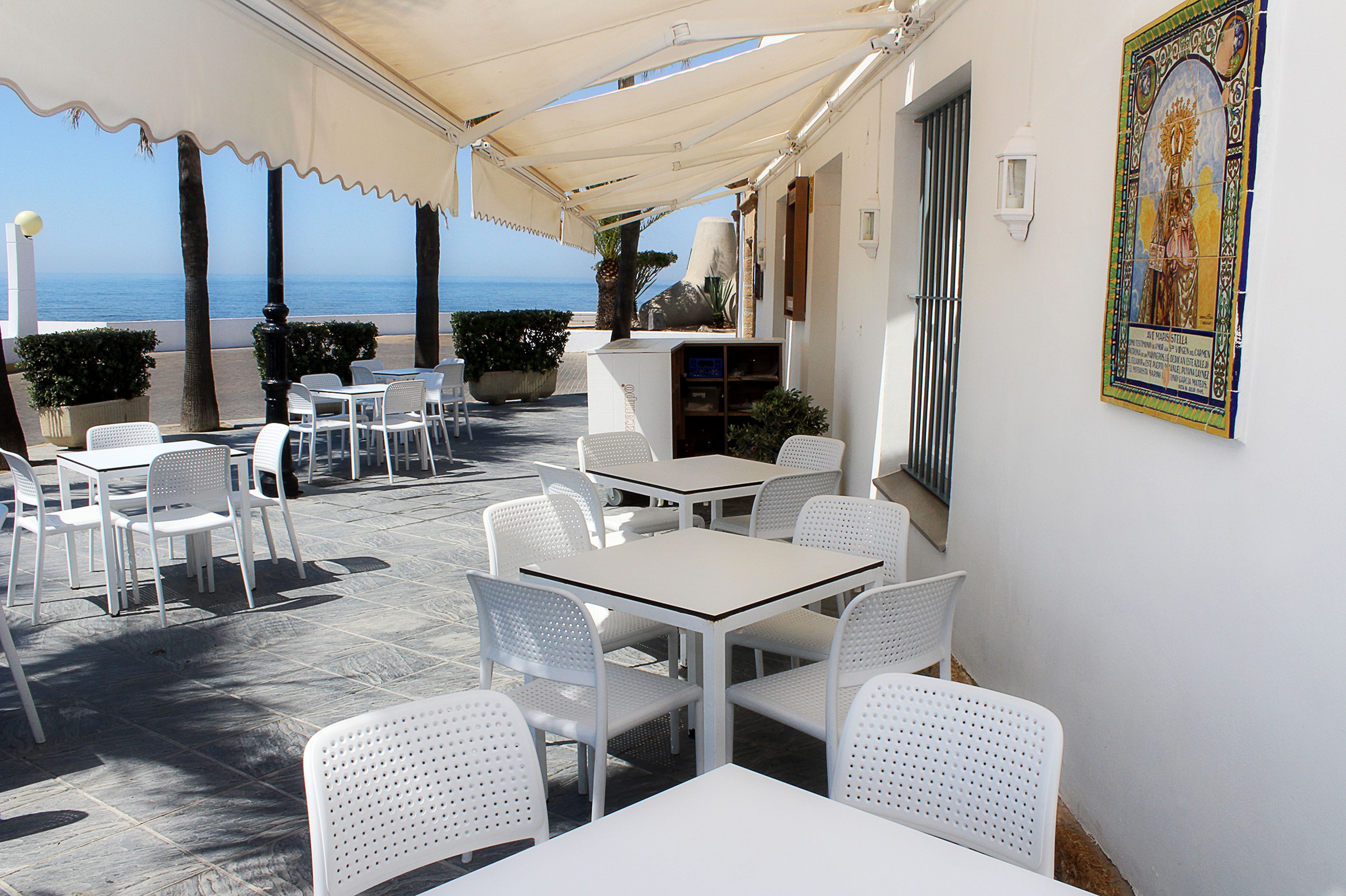 breakfast and dinner served